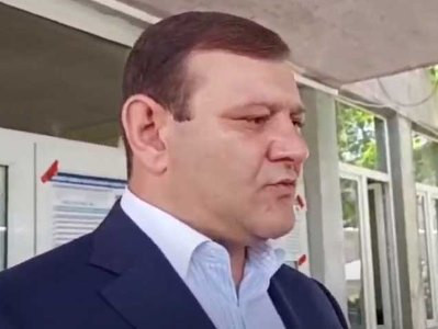 Armenia opposition bloc member Taron Margaryan comes to polling station with sons, votes for national security