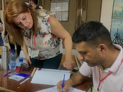 Head of Yerevan district enters polling stations, addresses ruling party's proxies, records drawn up