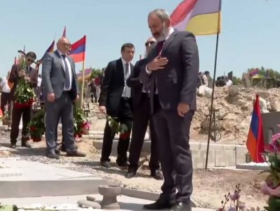Armenia acting PM visits Yerevan military pantheon