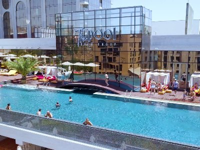 «Դվին» կոմպլեքսում բացվել է «The pool» նմանը չունեցող բացօթյա լողավազանը