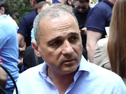 Փաշինյանի ձեռքը սեղմեցին նրանք, որոնք գոռում էին դավաճան, ազգի թշնամի․ ստացվում է աթոռի պատերազմ էր. Վահե Հակոբյան