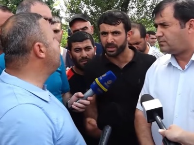 Armenia villagers who closed off road end their protest action