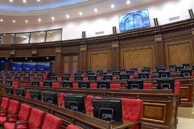 Խորհրդարանը շարունակում է արտահերթ նստաշրջանի աշխատանքը