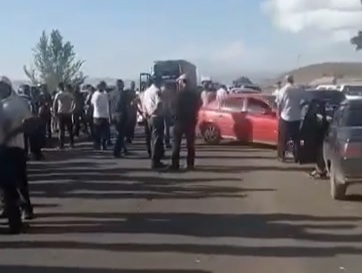 Armenia Shirak Province residents shut down Yerevan-Gyumri road, demand not met