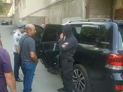 ԱԱԾ-ն խուզարկում է Քաջարանի քաղաքապետի ավտոմեքենան