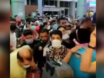 Long queues at Armenian-Iranian border: Iranian citizens get vaccinated for free