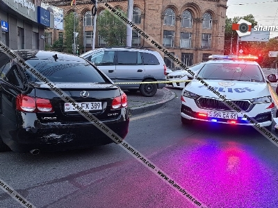 Այս գիշեր հետախուզման մեջ գտնվող Lexus-ը փորձել է ճողոպրել, բայց «Կինո հայրենիք»-ի մոտ հայտնվել է պարեկների թակարդում