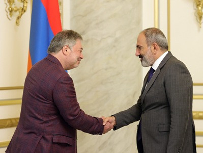 Businessman Jevan Cheloyants presents new investment programs to Armenia acting PM