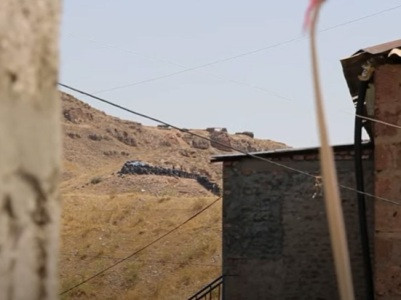 Սարսափելի էր. կրակոցները կարմիր լույս էին արձակում. Ով մոտիկ էր դիրքերին, իրենք երեխաներին հանել են. Երասխի բնակիչ