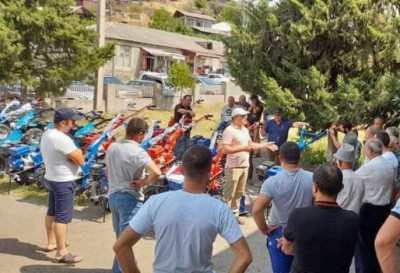 «Փաստ». Հենց նախընտրական փուլում մոտոբլոկներ են բաժանել