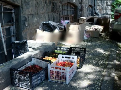 Չդադարող պայքար բացօթյա ապօրինի առևտրի դեմ. «Ապրանքը վերցնում ենք, եթե գալիս են ապրանքի հետեւից, տուգանում ենք»