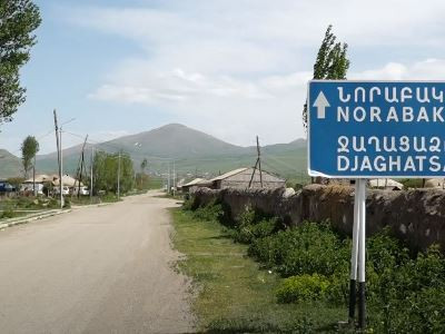 Կութում ադրբեջանցիները քարով խփել են հացի մեքենայի վարորդին, գլուխը ջարդել. նորաբակցի. pastinfo.am