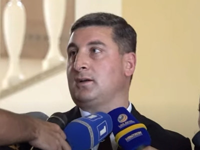 Որոշ դեպքերում բանակային կորպուսը աջակցել է, որ բնակիչները անասուններին արածեցնեն եւ խոտ հավաքեն. Սանոսյան