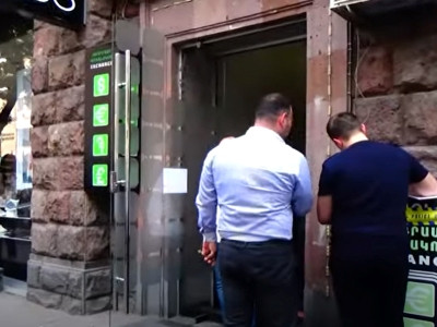 Նռնակով մտել են «չեյնջ» ու փող պահանջել. Աշխատակիցը դիմադրել է, իսկ տնօրենը հետապնդել ու բռնել մեկին
