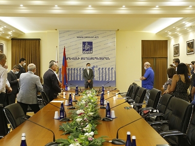 Yerevan mayor awards companies and individuals having supported the community during war in Artsakh