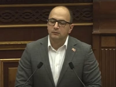 Ժողինստիտուտում դուք հերթ էիք կանգնած, որպեսզի սեղմեք Արմեն Աշոտյանի ձեռքը․ Հայկ Մամիջանյանը՝ Գևորգ Պապոյանին
