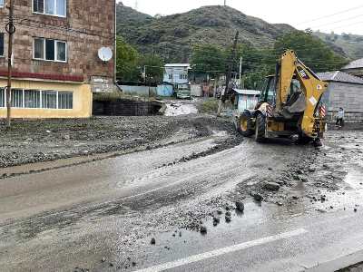 Աննախադեպ տեղումների պատճառով Վանաձոր, Նարեկացի փողոցների որոշ հատվածներներ անանցանելի են դարձել. Վանաձորի քաղաքապետ