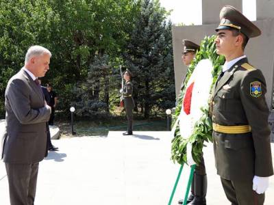 CSTO Secretary-General visits Yerablur Military Pantheon in Yerevan