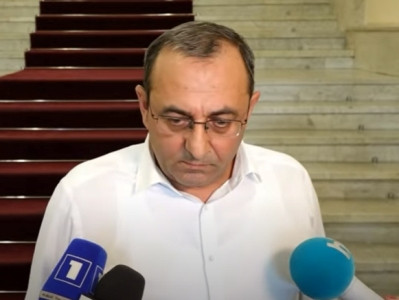 Ալեն Սիմոնյանն իր լիազորությունները կատարում է մանկապարտեզի դաստիարակի պես. Արծվիկ Մինասյան