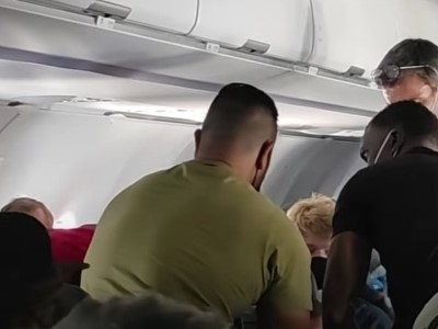 American Airlines-ը տղային կապել է աթոռին՝ պատուհանը կոտրելու փորձի համար