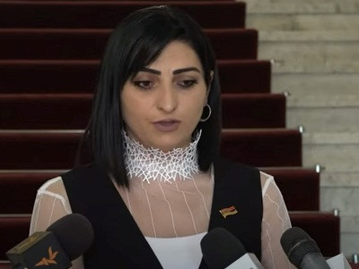 Եթե դահլիճում դուք իրար հայհոյում եք, փողոցայինի նման եք ձեզ պահում, դա պիտի դառնա հանրությանը հասանելի. Թովմասյան