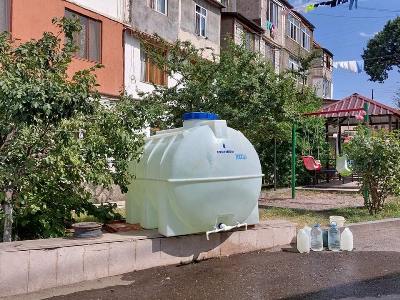5-ton water tanks being installed in waterless apartment buildings in Karabakh's Stepanakert with ICRC's support