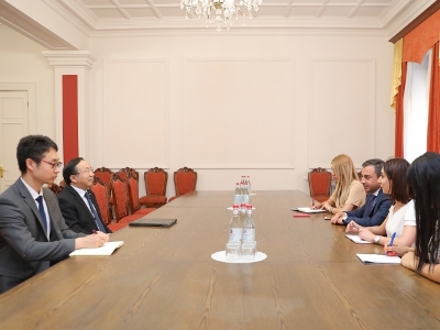 Armenia Parliament Deputy Speaker receives China Ambassador