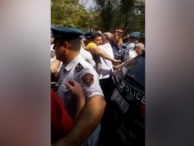Local residents, police clash in Yerevan neighborhood
