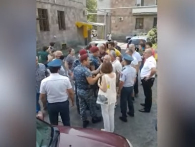 Two people apprehended during scuffle between local residents, police in Yerevan neighborhood