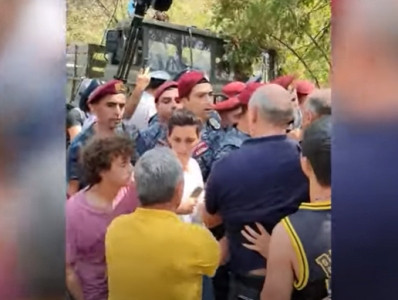 4 citizens apprehended, children hurt during protest in Yerevan