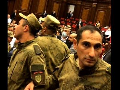 Ոմն ՔՊ-ական հարվածեց ուղիղ աչքիս, որից հետո մի որոշ ժամանակով կորցրեցի տեսողությունս. Նազարյանը՝ ԱԺ ծեծկռտուքի մասին