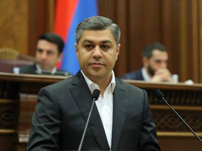 Երբեք չէի մտածի, որ կրկին կասեմ՝ կանգ առեք, որովհետեւ իշխանությունը կրկին երկիրը տանում է նոր ծուղակի․ Արթուր Վանեցյան