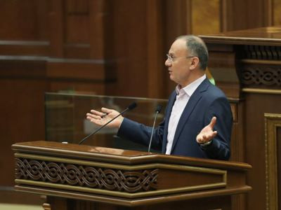 Այո, իմ ժամանակ եղել են թերություններ, բայց դուք ուզո՞ւմ եք, որ ես ծափահարեմ «արա»-ով խոսելու համար․ Սեյրան Օհանյան