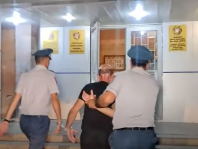 Համակցված կերերի խանութ է մտել մի տղամարդ, ծեծել աշխատակցուհուն եւ տարել գումարը. նա բերման է ենթարկվել
