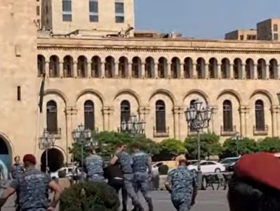 Police special forces apprehend young man for shouting against Armenia PM