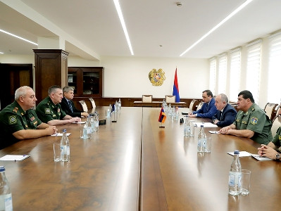 Armenia defense minister, CSTO Joint Staff deputy chief discuss improvement of mechanisms for collective forces’ use