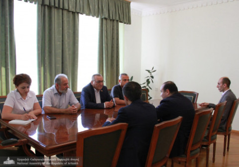 ԱՀ ԱԺ նախագահ Արթուր Թովմասյանը ընդունել է ՀՀ աշխատանքի և սոցիալական հարցերի նախարար Նարեկ Մկրտչյանին
