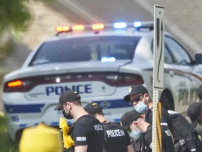 Unidentified gunman opens fire inside Toronto shopping mall