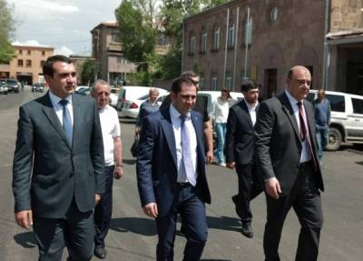 «Հրապարակ». Ովքեր են Գյումրիի քաղաքապետի թեկնածուները. ՔՊ-ական Նազելի Բաղդասարյանը փորձել է եղբորը թեկնածու դարձնել