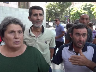 Residents of Azerbaijan-occupied Kashatagh region of Artsakh protesting outside Armenia government building
