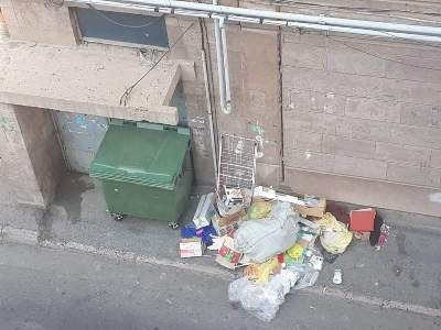 Ո՞վ պետք է հավաքի փողոցի աղբը