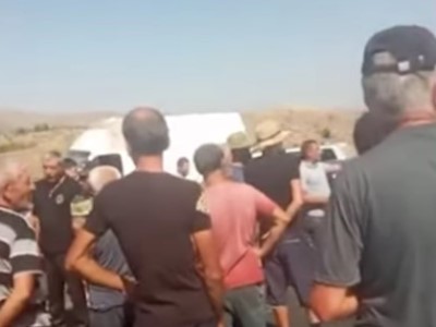 Viticulturists of Armenia's Ujan shut down Yerevan-Ashtarak highway, half of factories not purveying grapes
