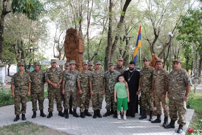 Երևանի թիվ 175 դպրոցի դասասենյակներից մեկն անվանակոչվել է զոհված փոխգնդապետ Անդրանիկ Մանուկյանի անունով
