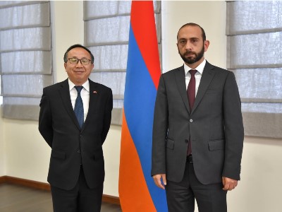 Armenia FM receives China Ambassador