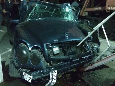 Արտակարգ դեպք Լոռիում. բախվել են Mercedes-ն ու բեռնատար էլեկտրագնացքը. հայր ու որդի տեղափոխվել են հիվանդանոց