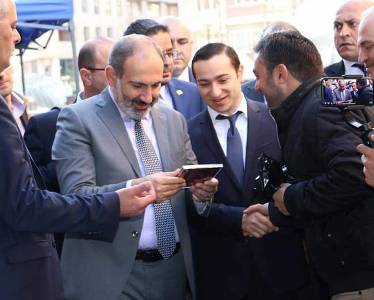 «Ժողովուրդ». Մխիթար Հայրապետյանը հայտնվել է լուսանցքից դուրս