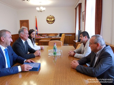 Արայիկ Հարությունյանը Ռոբերտ Էմմիյանի հետ քննարկել է Արցախում թեթև աթլետիկայի զարգացման հեռանկարները