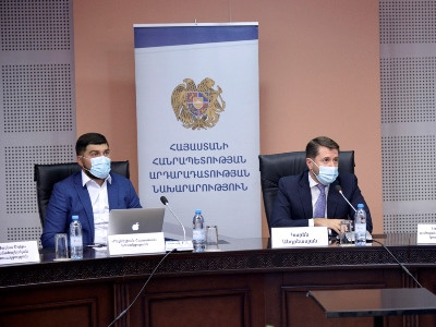 Անդրեասյանը Սահմանադրական բարեփոխումների հարցը քննարկել է արտախորհրդարանական քաղաքական ուժերի հետ