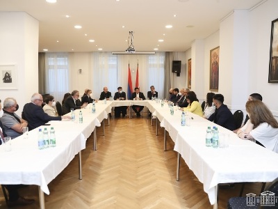 Armenia Parliament Speaker meets with representatives of Armenian community in Vienna