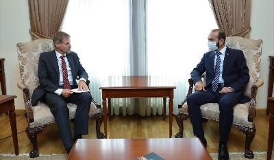 Belgium new ambassador presents copy of credentials to Armenia FM